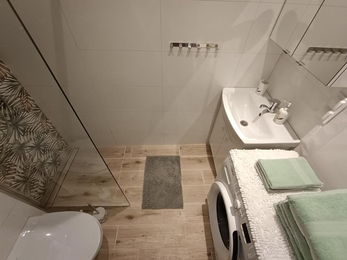 Szmaragdowy Apartament Przy Ulicy Opolskiej Tarnowskie Gory Exterior photo