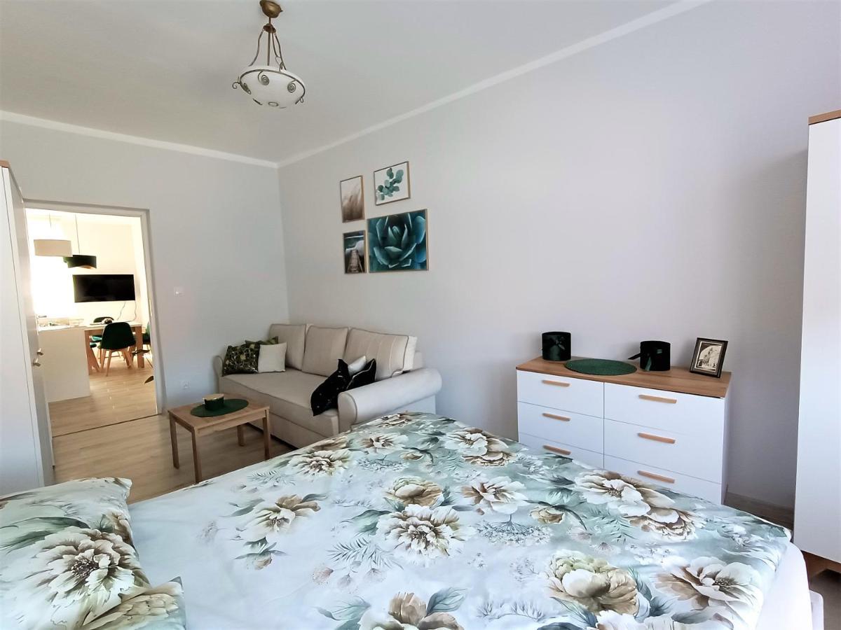 Szmaragdowy Apartament Przy Ulicy Opolskiej Tarnowskie Gory Exterior photo